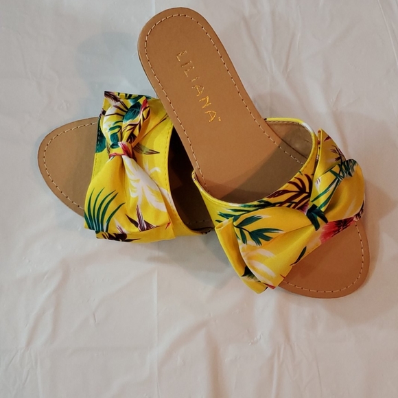 Summer Floral Slip-on Women's Flat Sandal - Picture 6 of 8
